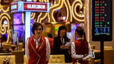 Macau shuts down casinos following Covid outbreak .
